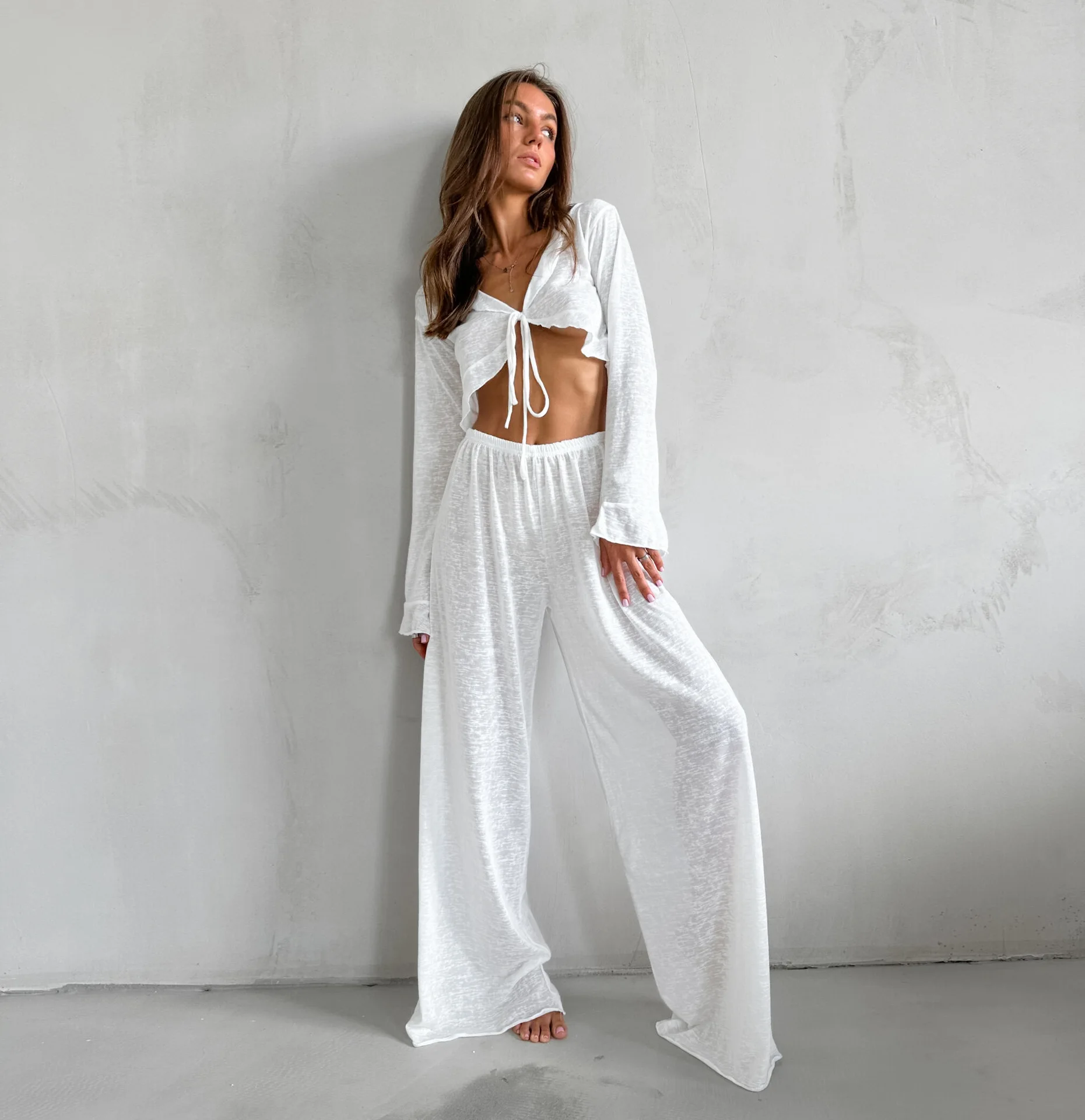 Вязаный топ и брючный костюм с v-образным вырезом на шнуровке рюшами