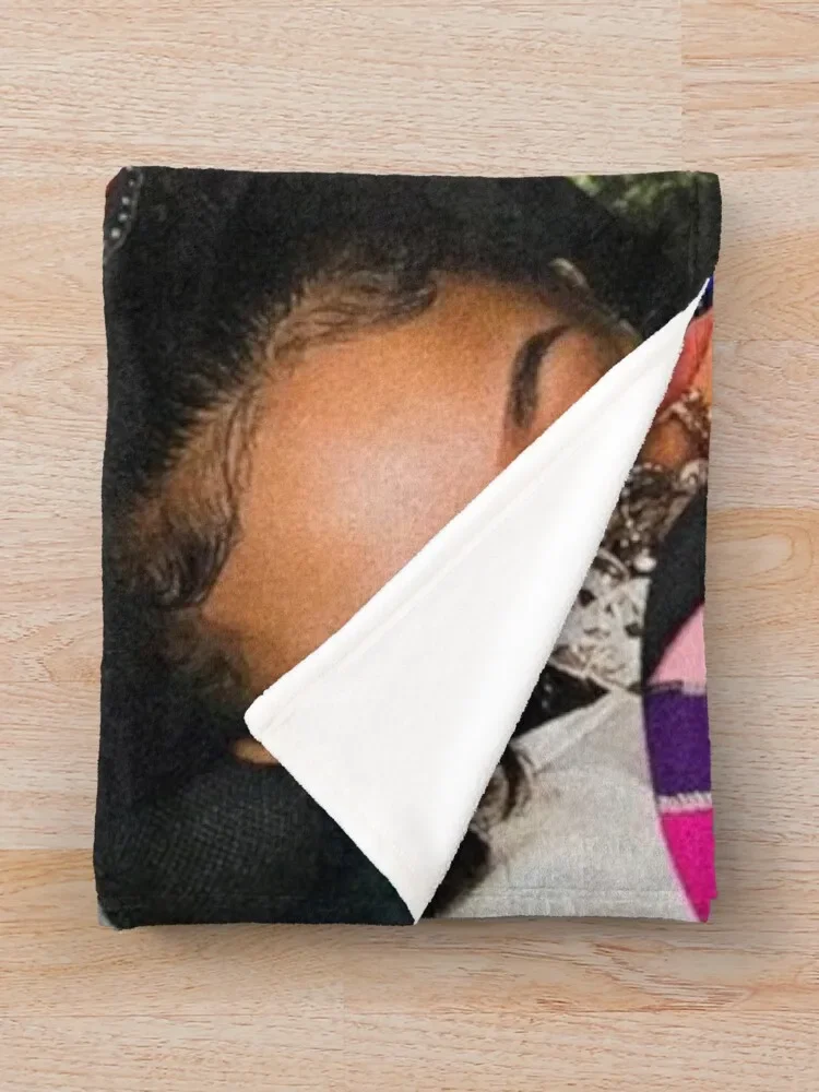 Пушистые одеяла Coi Leray