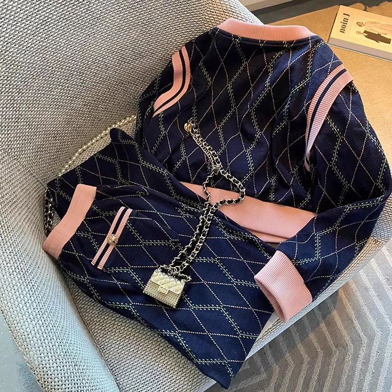 Изящный вязаный костюм во французском стиле мужской и женский весенне-осенний