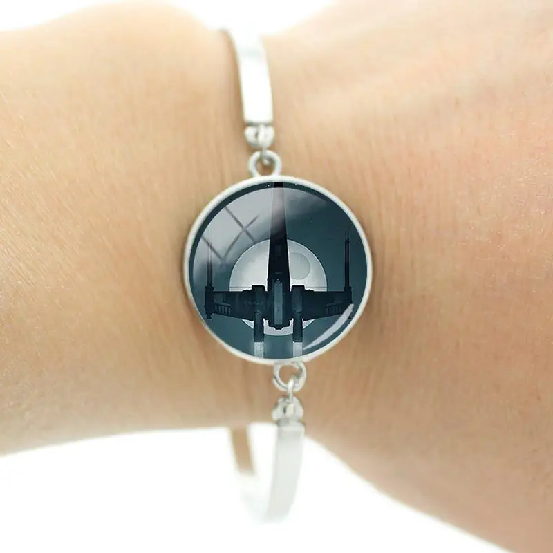 

Disney New Arrival Bracelets Star Wars Roles Cabochon Dome Link Bangles Personality Chain Bracelets Simple Style Jewelry FXQ227