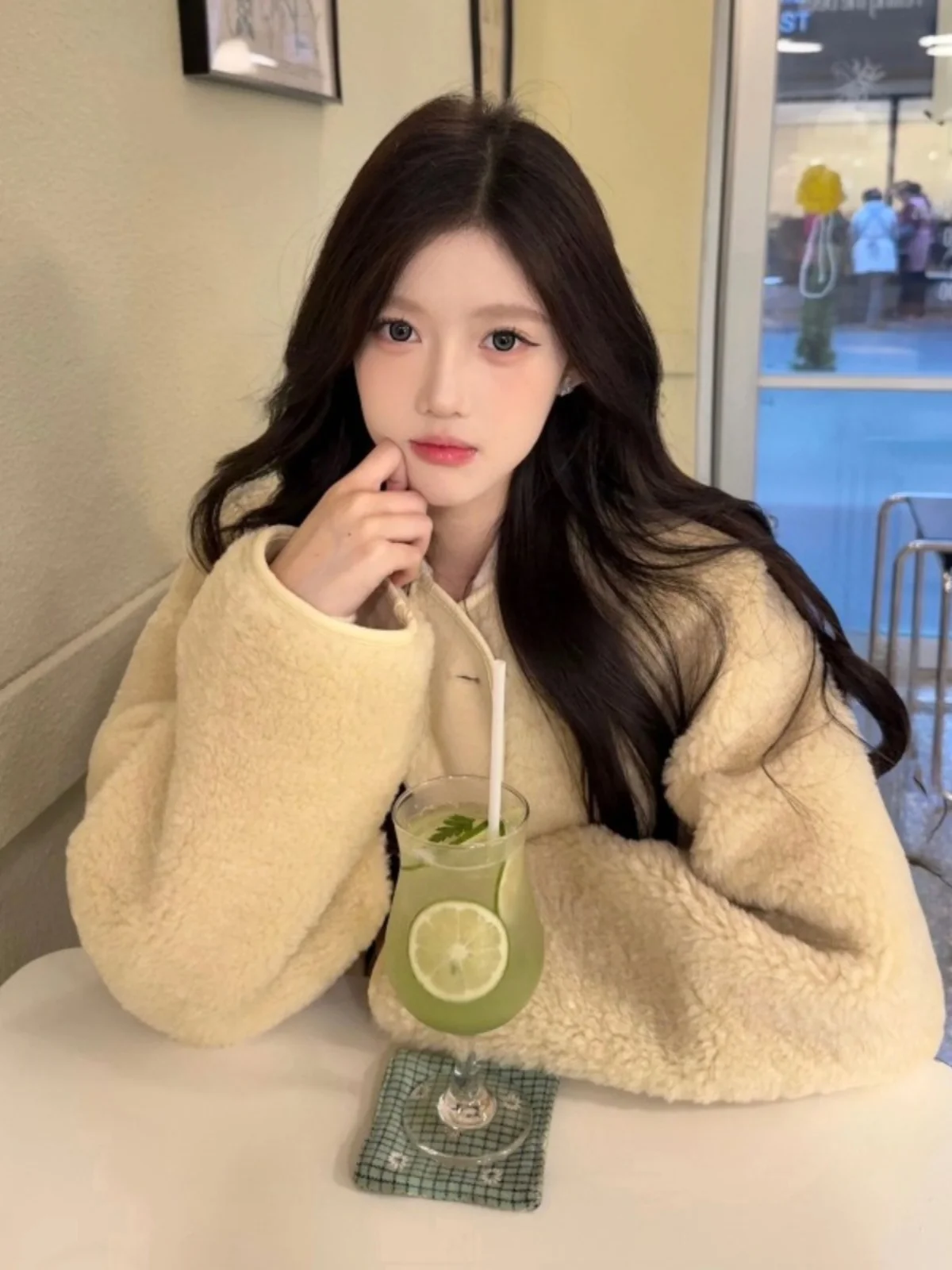 2024. Популярная в этом году верхняя одежда. Мех из овечьей шерсти. Интегрированный