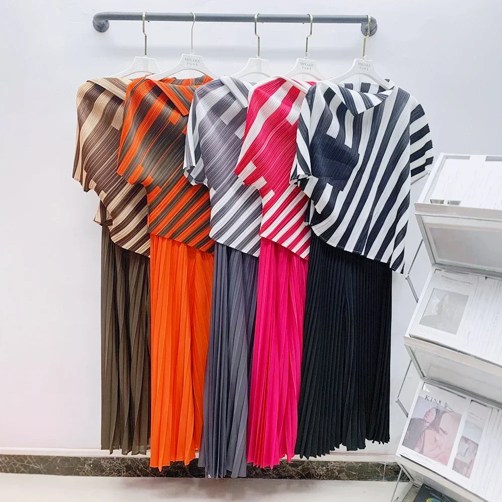 Miyake плиссированный топ с короткими рукавами и нерегулярным принтом лацканами +