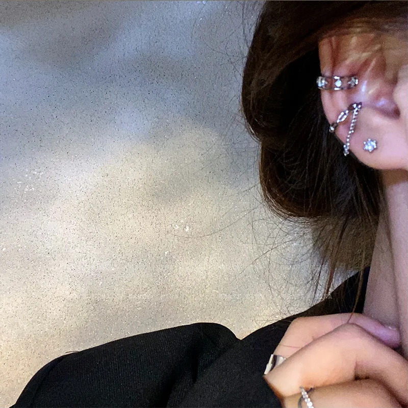 

Korean No Piercing Plated Hollow Crystal Star Chain Double Layer Chain Ear Cuffs For Girl Women Clip On Earrings Y2K Jewelry