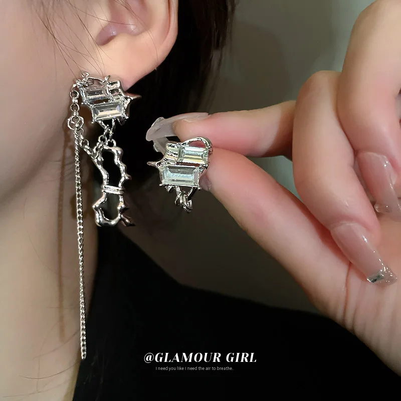 

Personality Asymmetry Metal Chain Heart Zircon Tassel Earring Young Girl Trend Metal Hollow Out Love Zircon Dangle Earrings Gift
