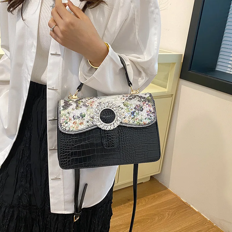 Женская сумка из змеиной кожи с узором под крокодила