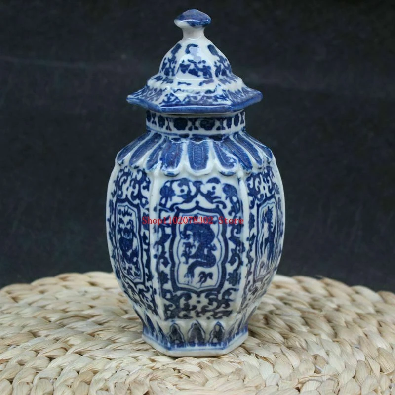

Китайская старая сине-белая фарфоровая ваза с рисунком дракона W qianlong mark