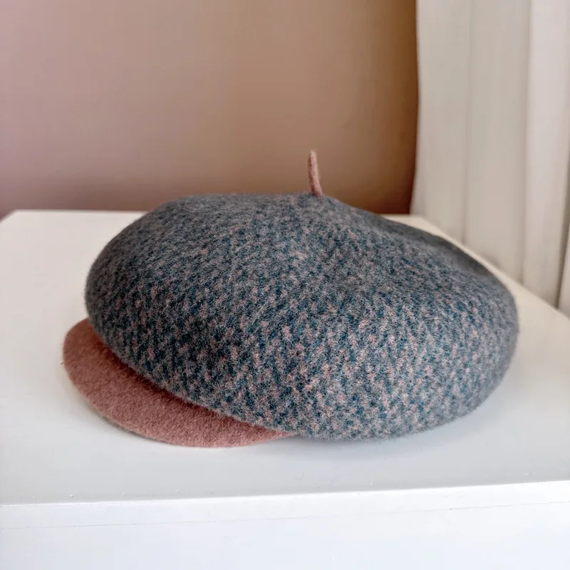 Женская осенне-зимняя шерстяная шапка с козырьком