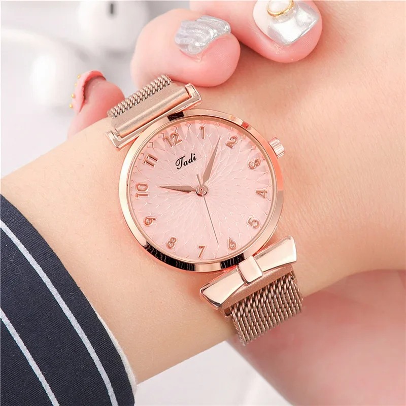 Luksusowe zegarki damskie Eleganckie na rękę Magnetic Mesh Band Rose Woman Watch Bracelet Reloj Mujer Часы Женские Наручные