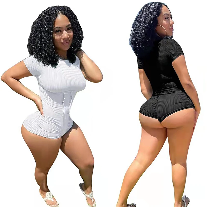 Женский комбинезон в рубчик с коротким рукавом и круглым вырезом