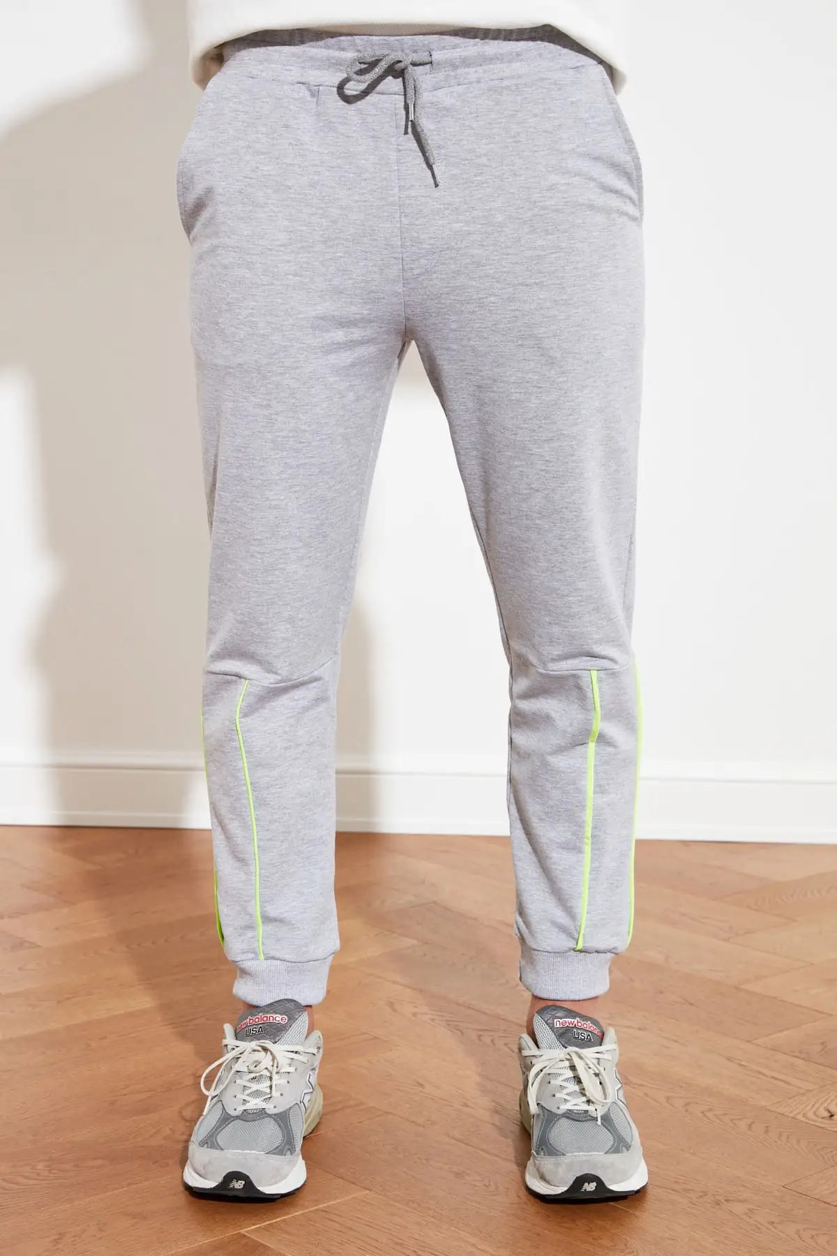 

Trendyol Male Slim Fit Bias Tape Detailed Sweatpants TMNSS21EA0116