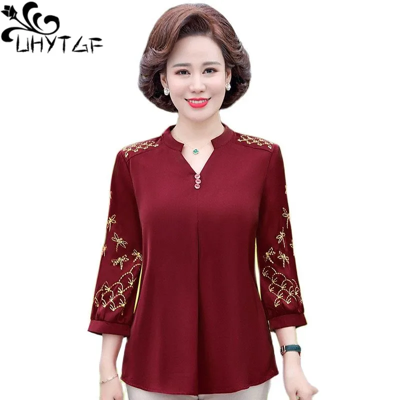 

UHYTGF Middle-Aged Elderly Autumn T-Shirt Womens Embroidered 5XL Loose Size Tops Female Casual Thin Bottoming Shirts Ladies 1990
