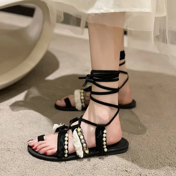 Женские босоножки на плоской подошве бежевые шлепанцы платформе с бахромой и