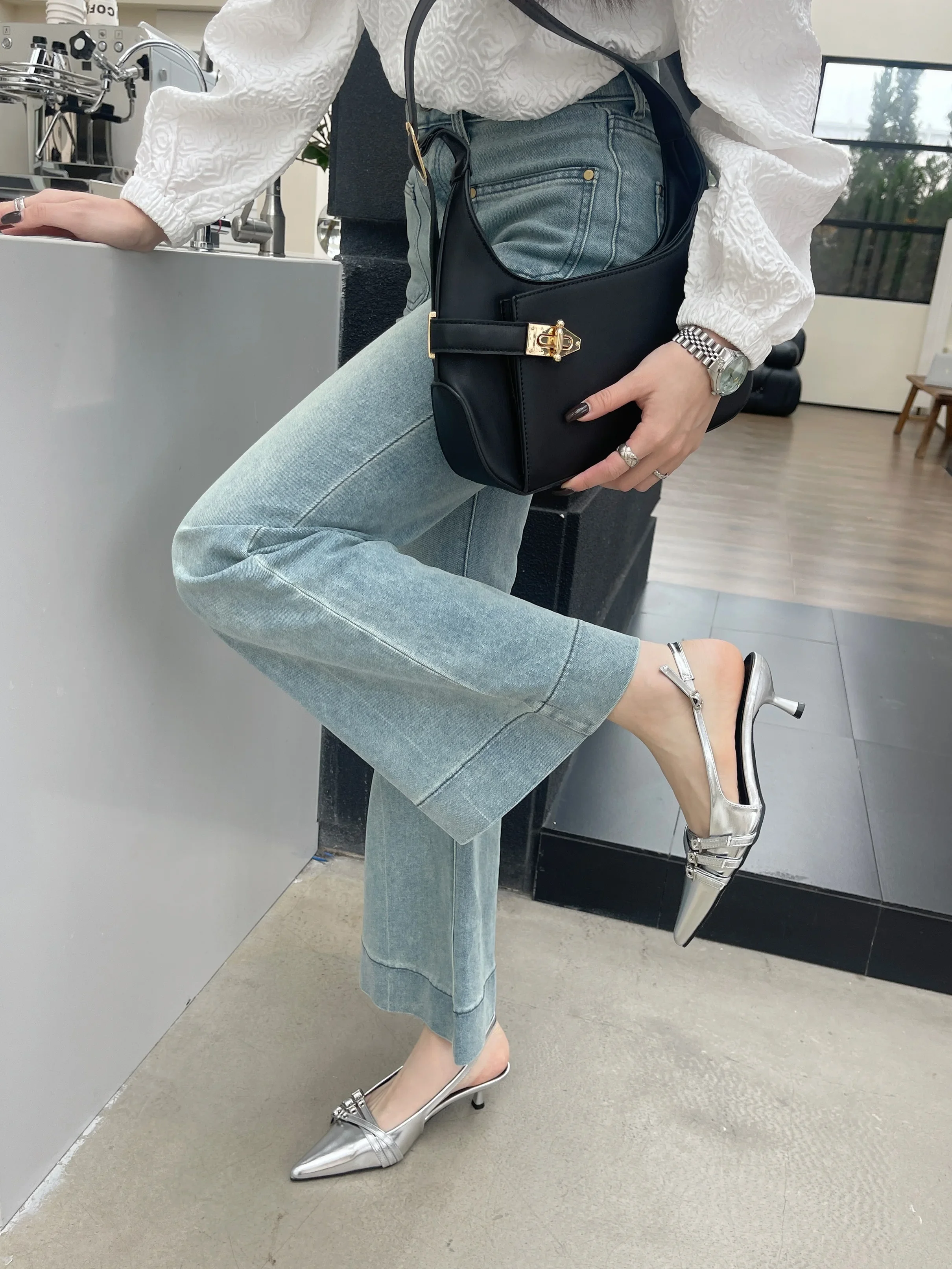 2024 новые модные сандалии с острым носком женская обувь ремешком на спине