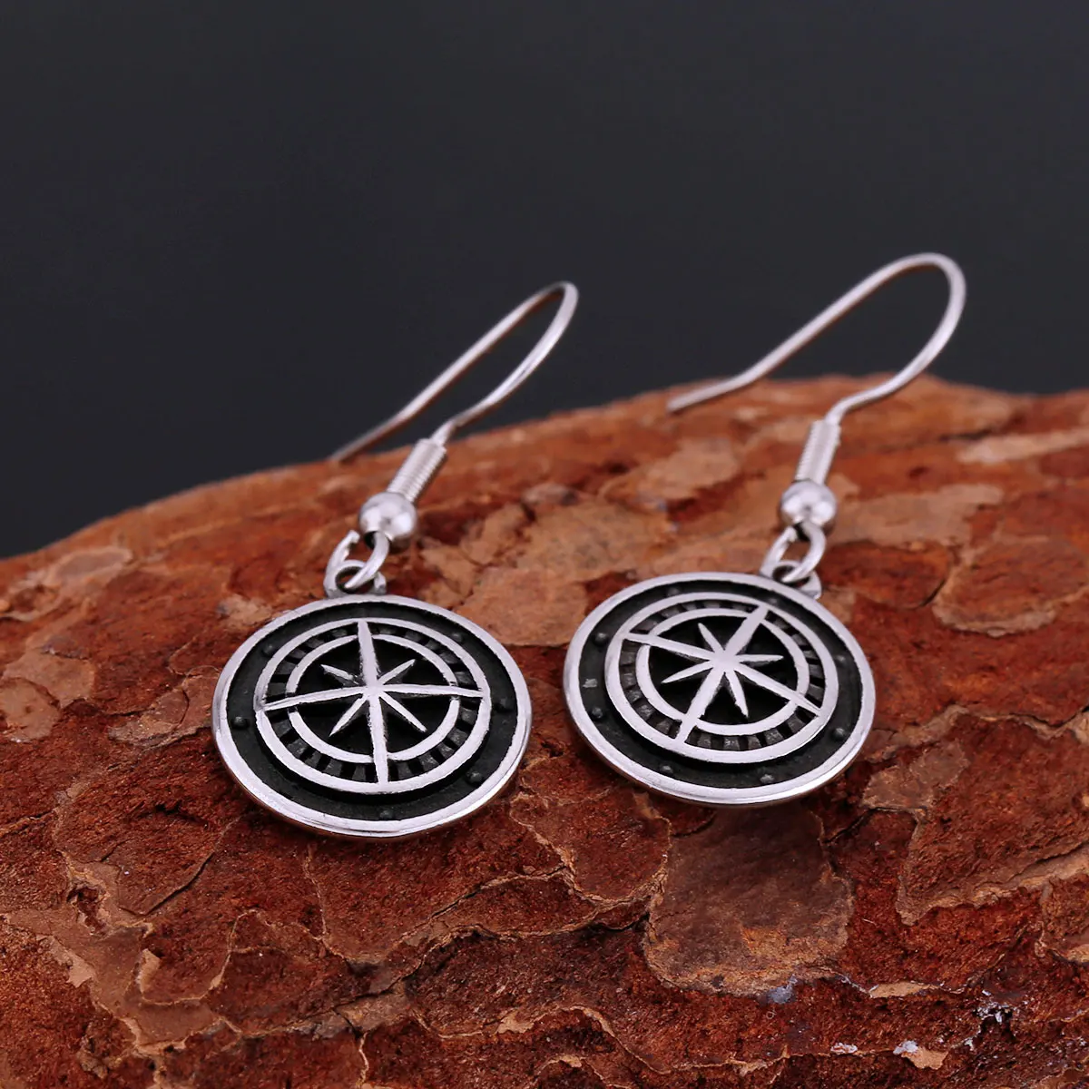 

Exquisite Retro Viking Rune Cross Earrings Nordic Men's Teen Odin Amulet Earstud Valknut Fashion Personality Jewelry