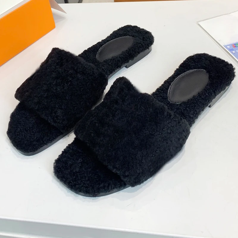 

2022 new Italian counter flat bottom slippers full of personality the same women's shoes for big stars high quality
