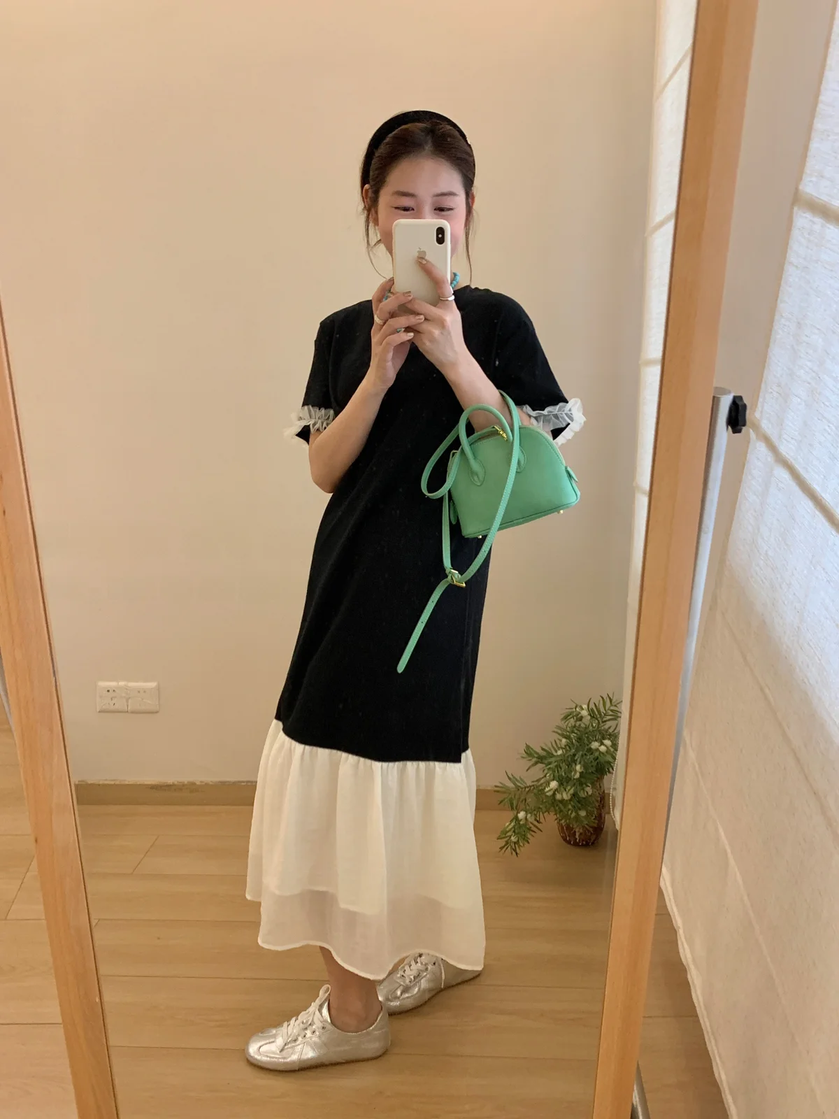 Женское кружевное платье средней длины в стиле ретро