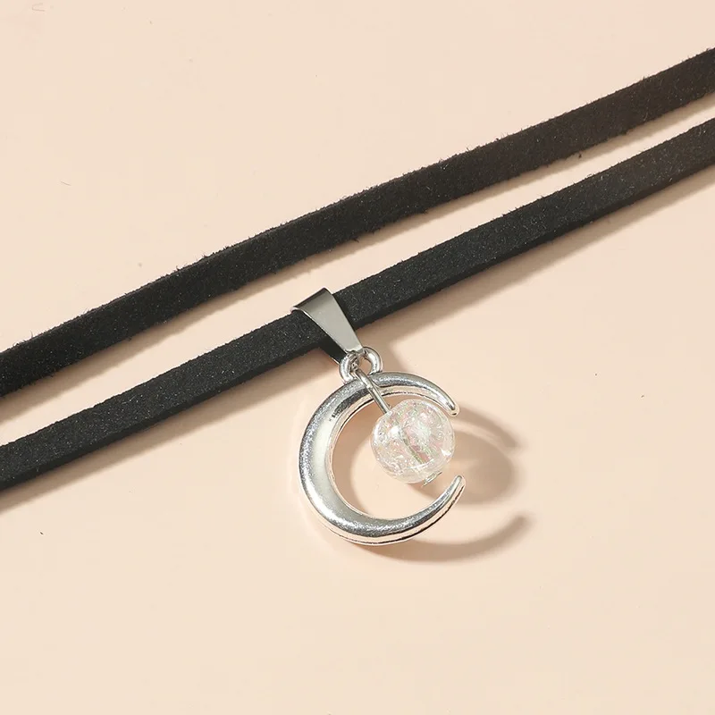 Двухслойное черное ожерелье-чокер с подвеской в виде полумесяца массивное