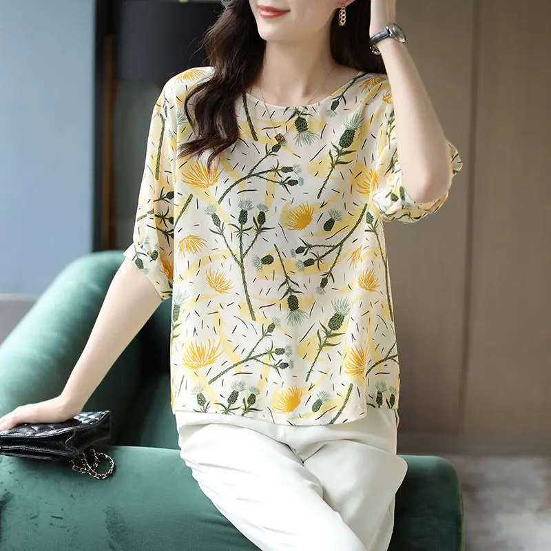 

Floral five-point sleeve loose snow spinning shirts 2022 summer Korean version of the round neck middle sleeve print wild top