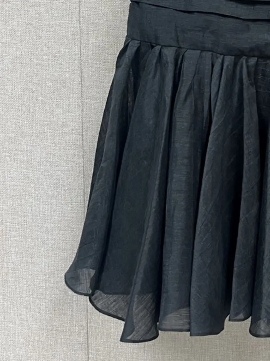 

Мини-юбка трапециевидная однотонная с оборками и высокой талией