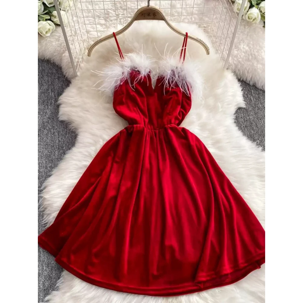 Женское сексуальное платье осеннее бархатное однотонное с перьями в стиле