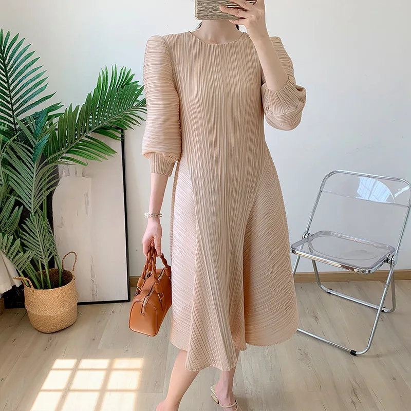 

Women's Dress 2023 Spring Summer Round Neck Three Quarter Sleeves Solid Colour Loose Stretch Miyake Pleated Casual Dress Apricot