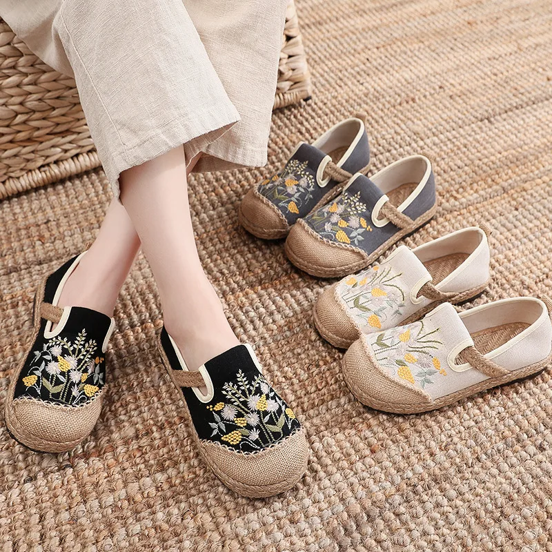 

Fashion low-heeled new round toe Chinese style shallow mouth retro flat shoes casual Hanfu embroidered shoes women