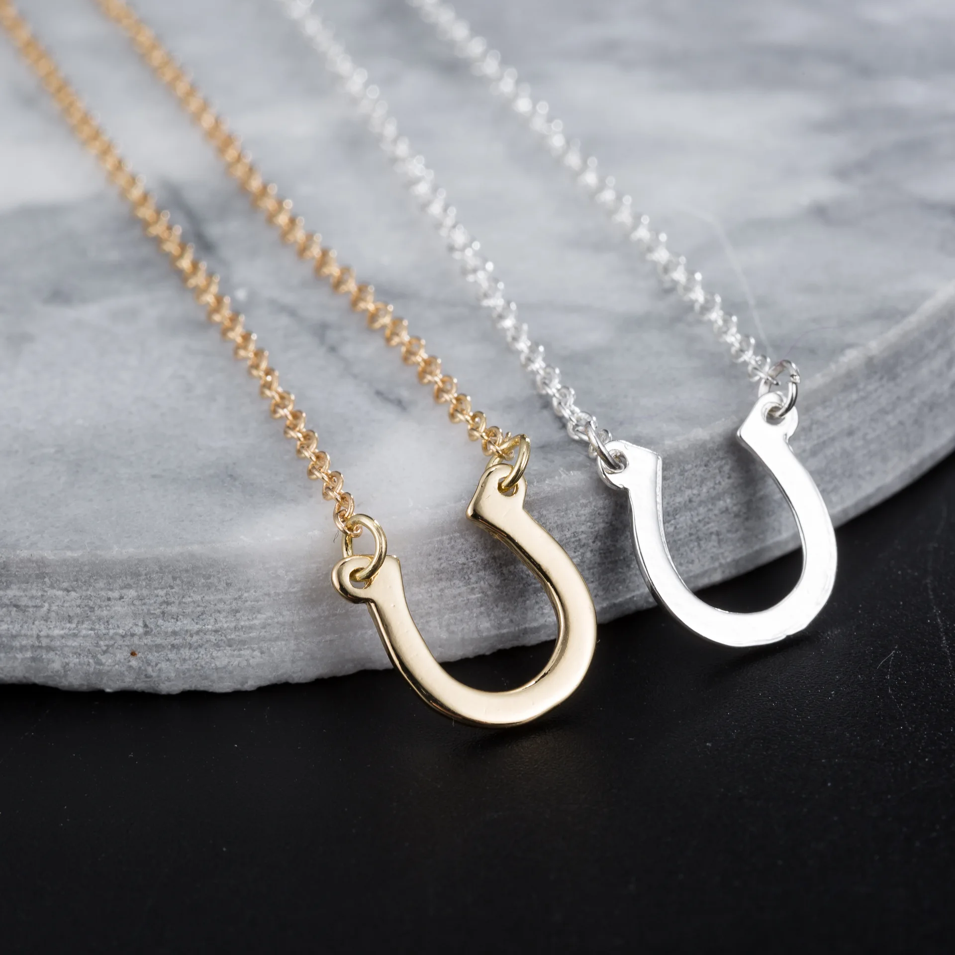 

WANGAIYAO lucky horseshoe necklace female student temperament simple horseshoe-shaped U-shaped jewelry jewelry graduation gift