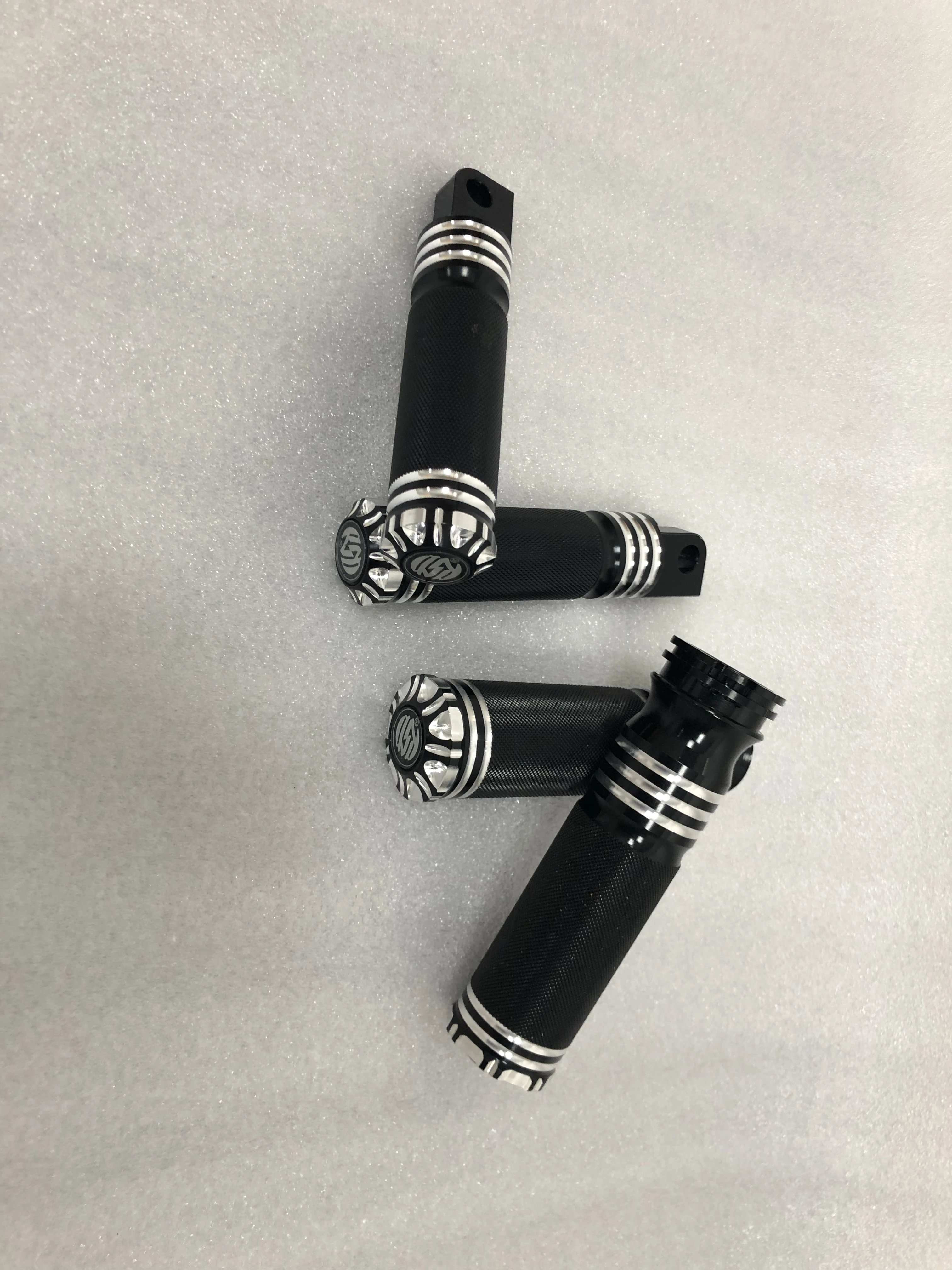 Ручки RSD на руль мотоцикла 25 мм для ног с ЧПУ |