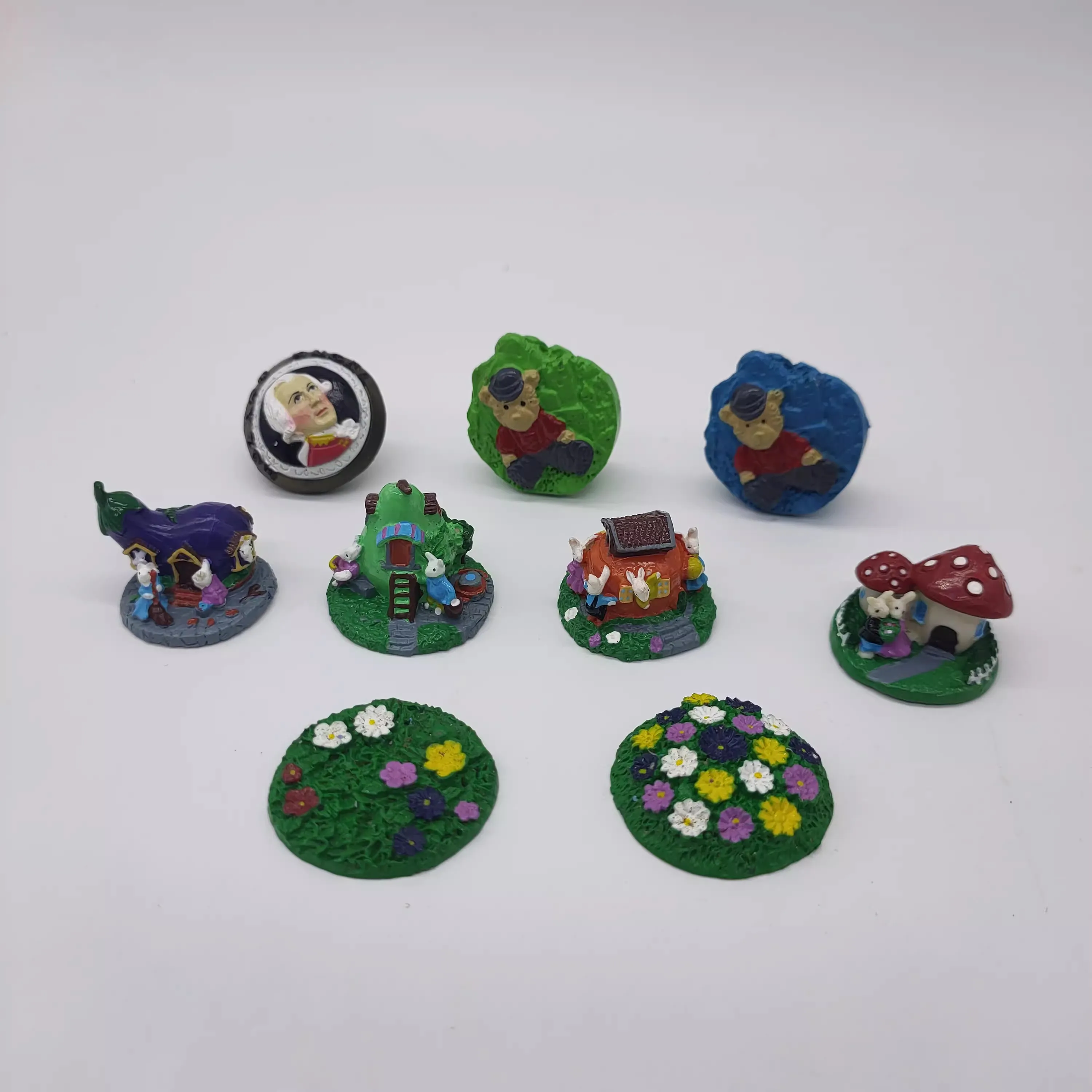 Миниатюрная настольная модель кролик гриб