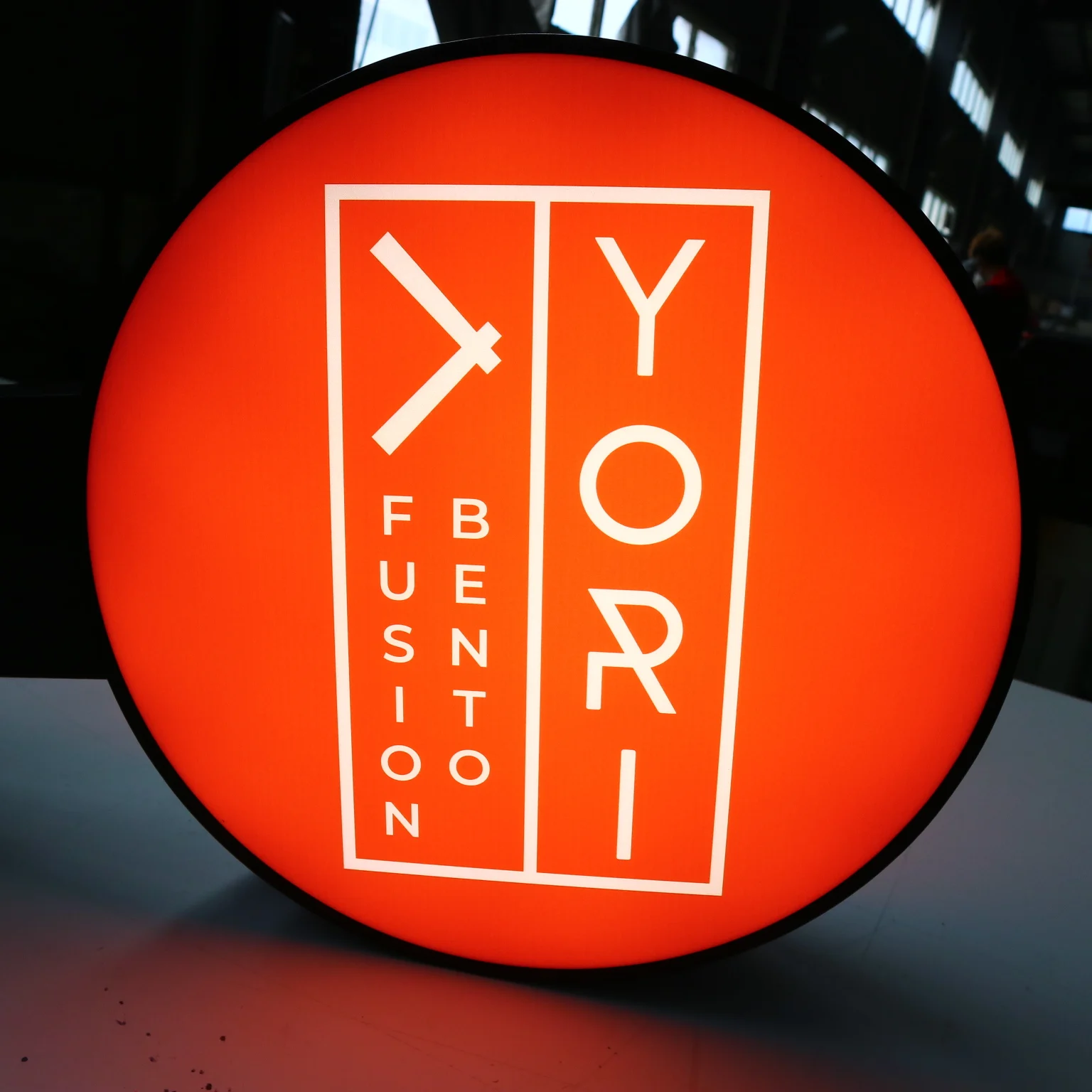 Круглый светильник тбокс для помещений акриловый с логотипом наружный знак |