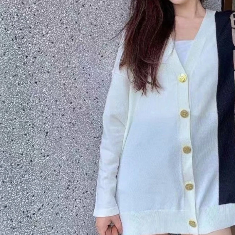 

Контрастный жаккардовый кардиган с V-образным вырезом, в клетку