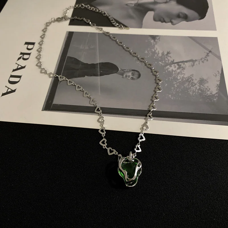 

New Female Korean Simple Irregular Green Love Pendant Necklace Fashion Sweet Girl Women's Jewelry Accessories