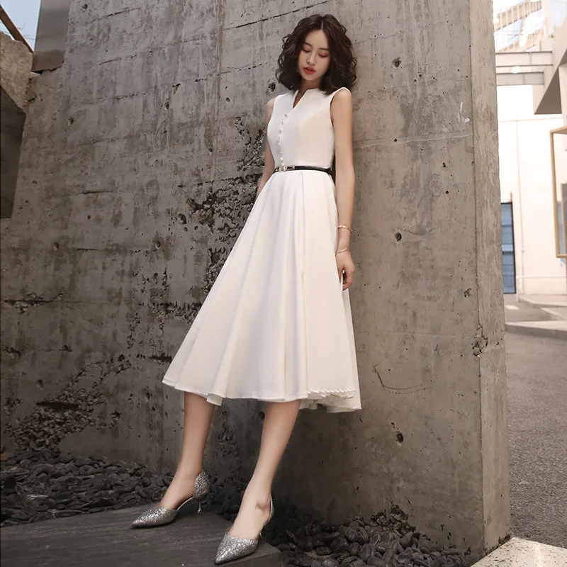 Женское атласное вечернее платье цвета шампанского с бантом | Тематическая