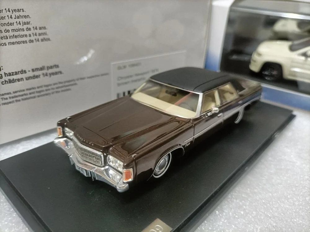 

1/43 Simulation Car Model GLM Sedan Chrysler Newport 1974 Brown High-end Collection Decoration Gift