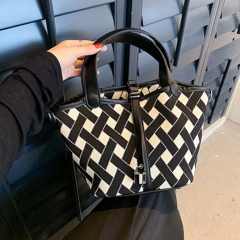 Simple Contrasting Portable Crossbody Bag Retro Black White Diamond Lattice Bucket Shoulder Bags Canvas Commuter Handbag Casual