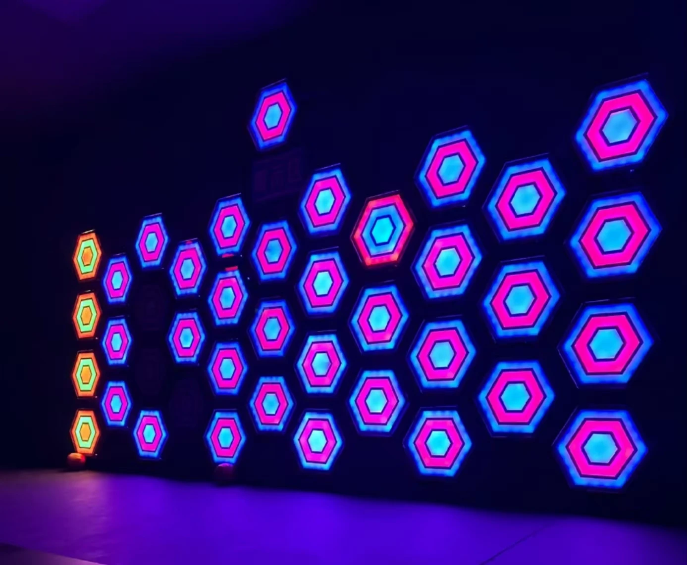 Фото Интерактивный игровой LED-модуль Super Grid 35x35 см для игр на реакцию, арены, лабиринтов и квест-комнат №5