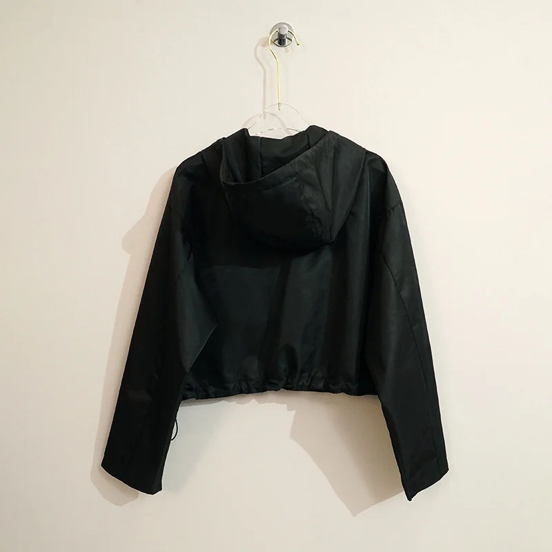 Рисунок 2 - Женская тонкая дышащая куртка с