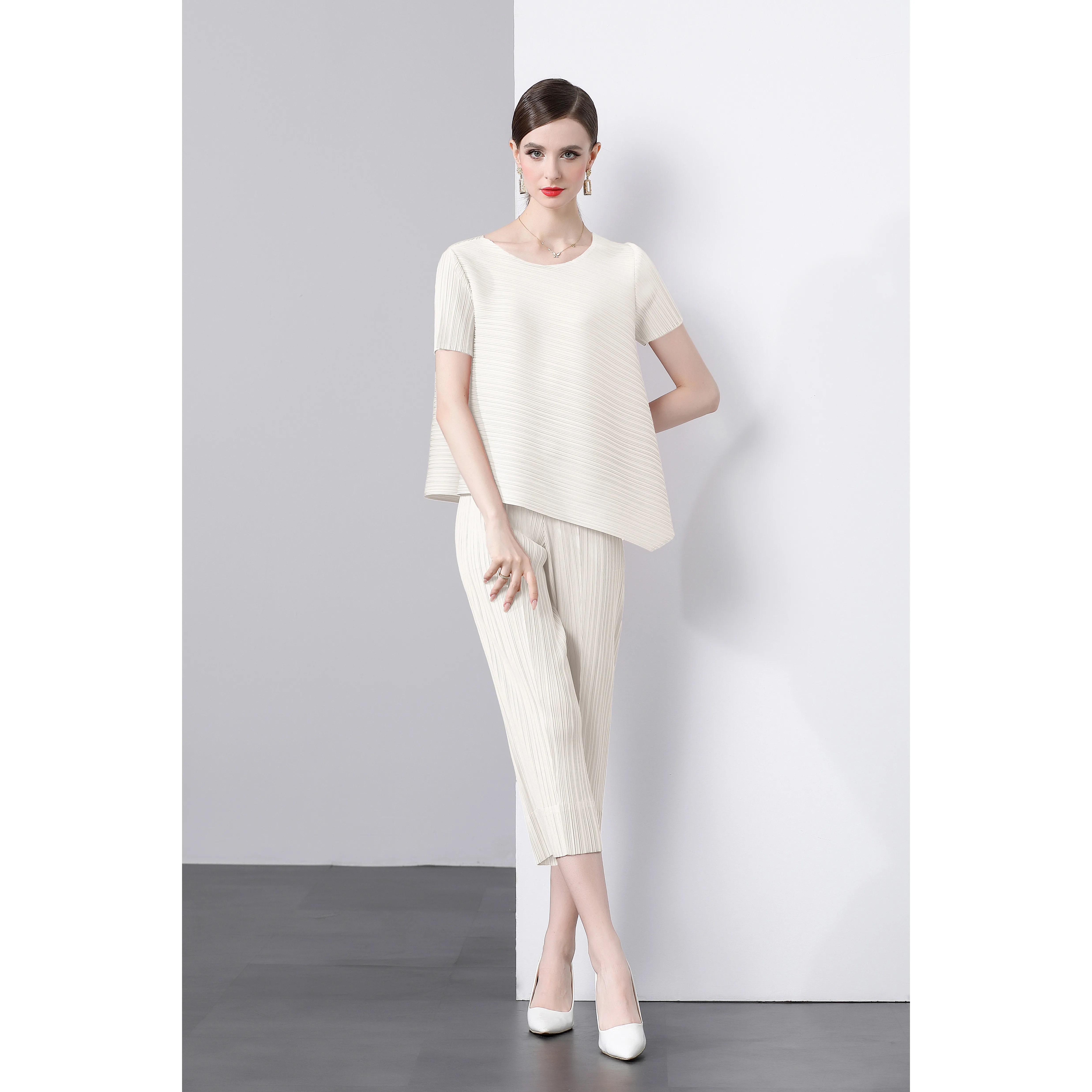 Летняя модель 2024 однотонный Повседневный универсальный топ миаке с эффектом