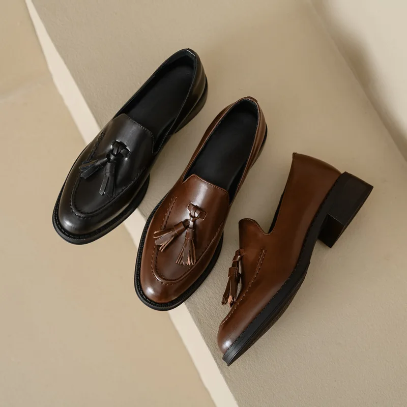 Туфли женские кожаные с круглым носком лоферы бахромой Уличная обувь на толстом