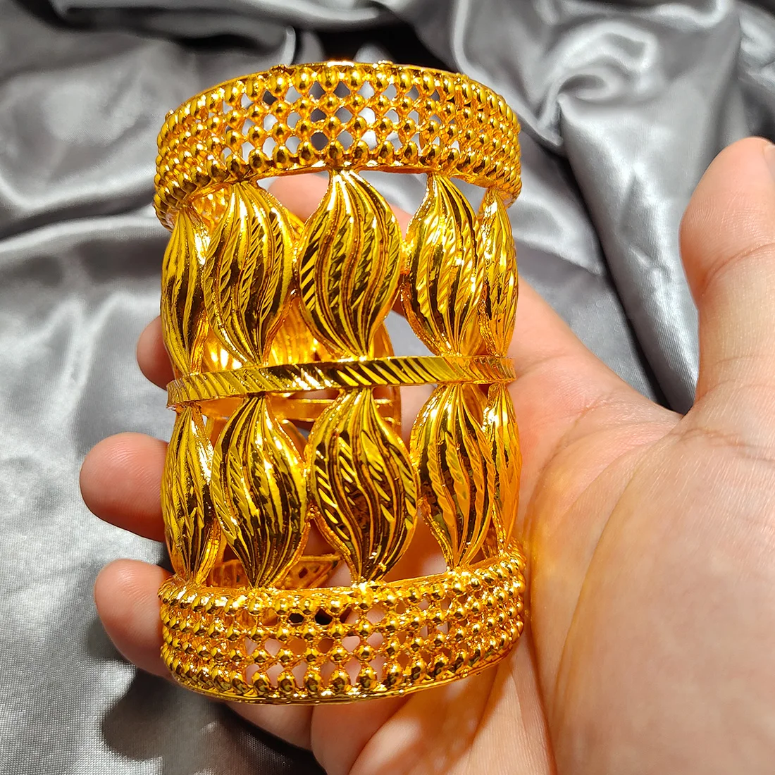 

Top Quality Dubai Gold Color Bangles For Women Vintage Bride Wedding Bracelet Bangles Africa Arab Jewelry Free Size
