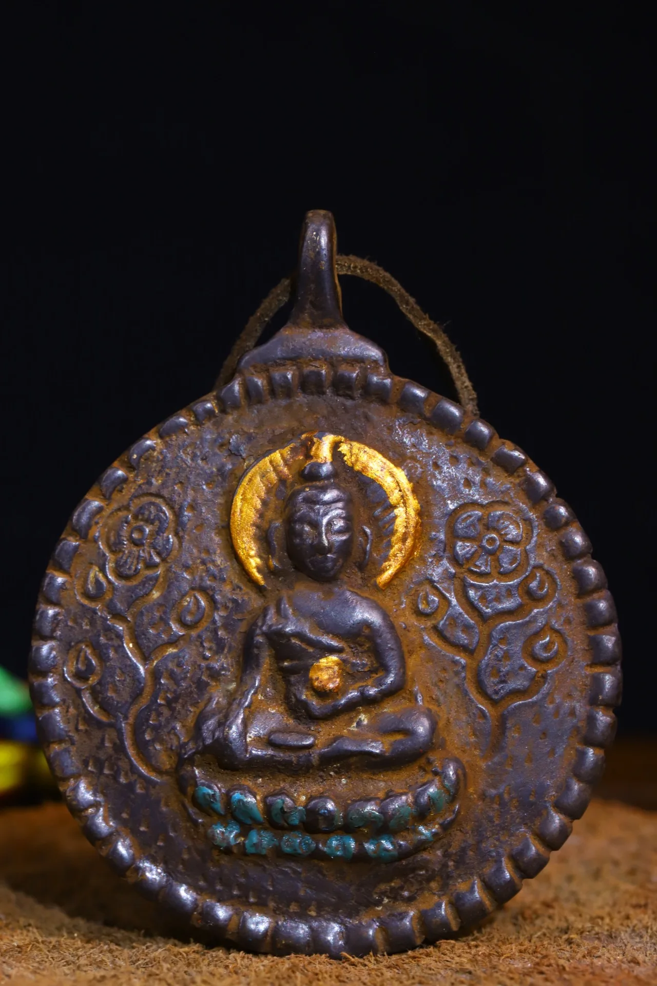 

3"Tibetan Temple Collection Old Bronze Gilt Shakyamuni Jiugong gossip card Amulet pendant Town House Exorcism
