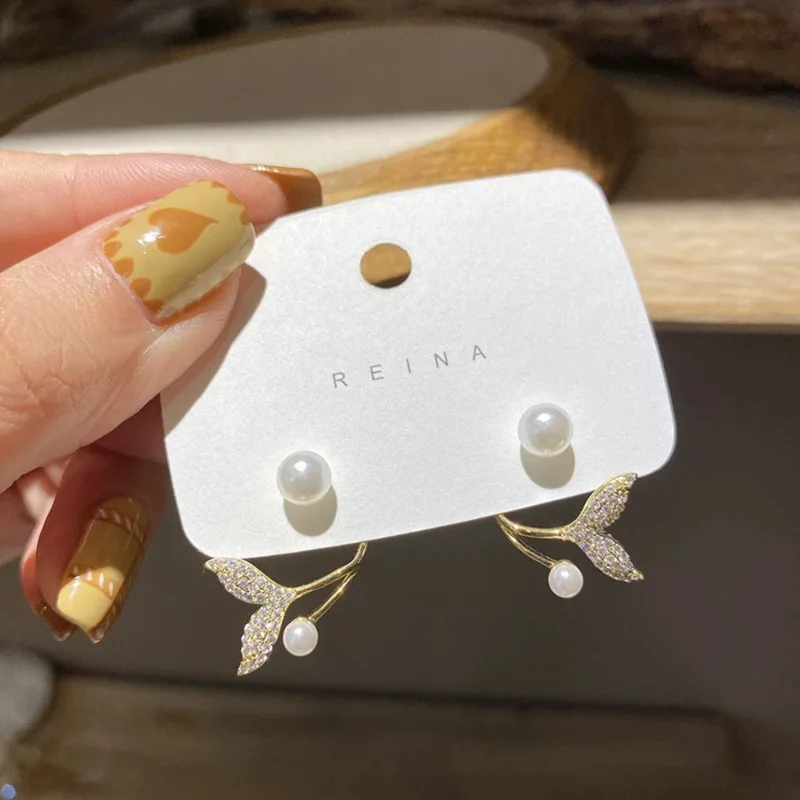 

Fashion Trend Simulation Pearl Stud Earrings Women's Fishtail Rhinestone Earrings Fashion and Fresh Wedding Engagement Jewelry