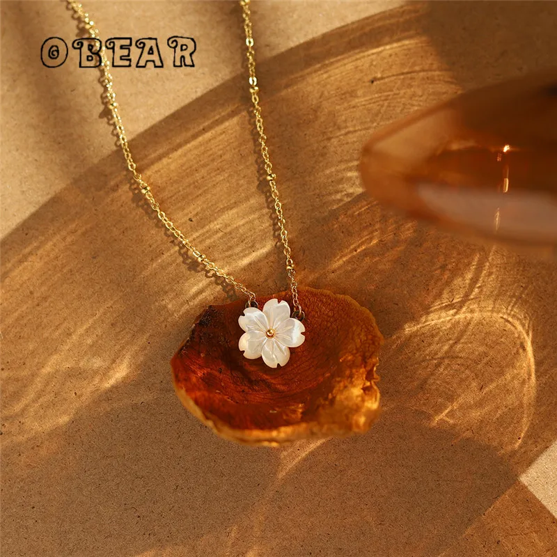 

White Natural Shell Peach Blossom Pendant Necklace Clavicle Chain for Women Temperament Stainless Steel Plated 18K Gold Jewelry