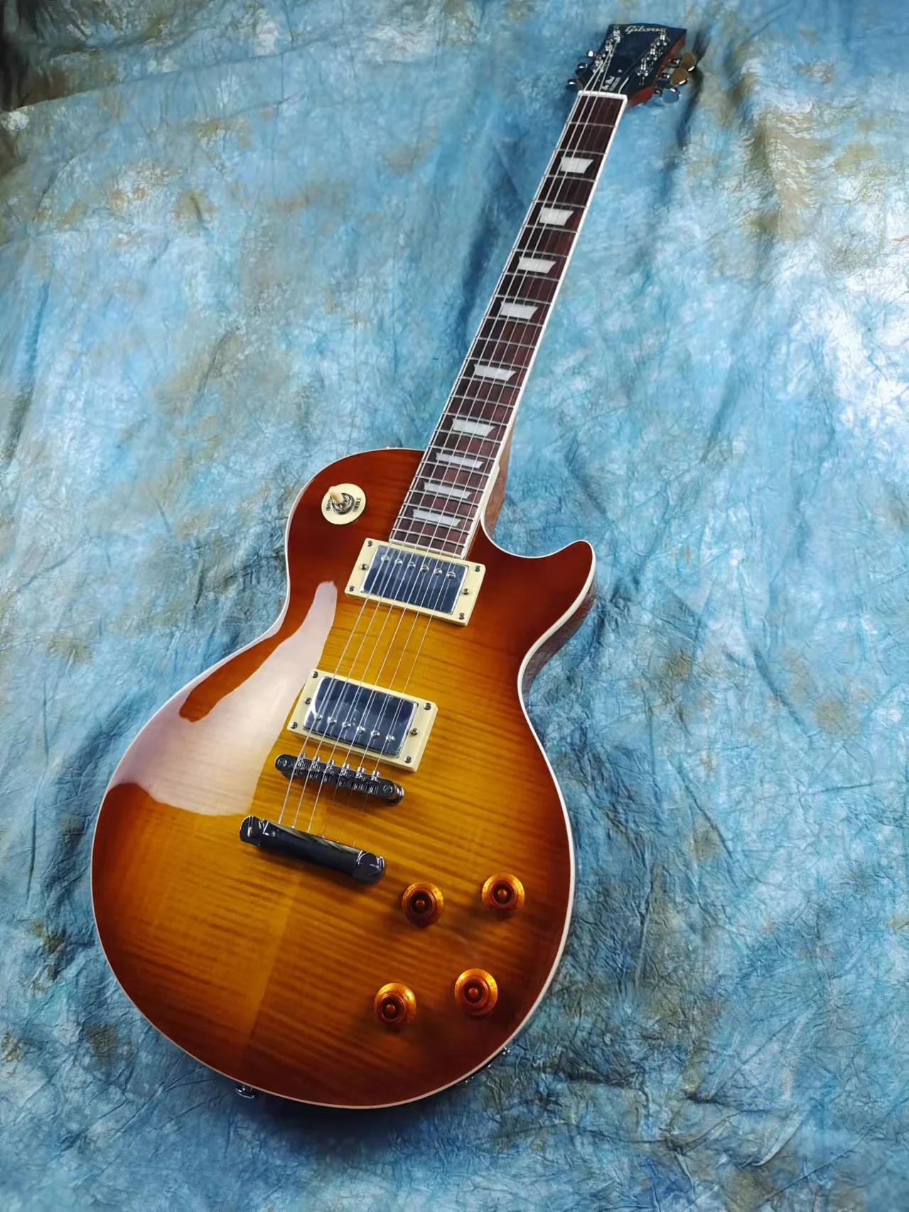 

LP electric guitar, brown gradient, tiger pattern, silver cartridge, shining, classic production, stock, quick package