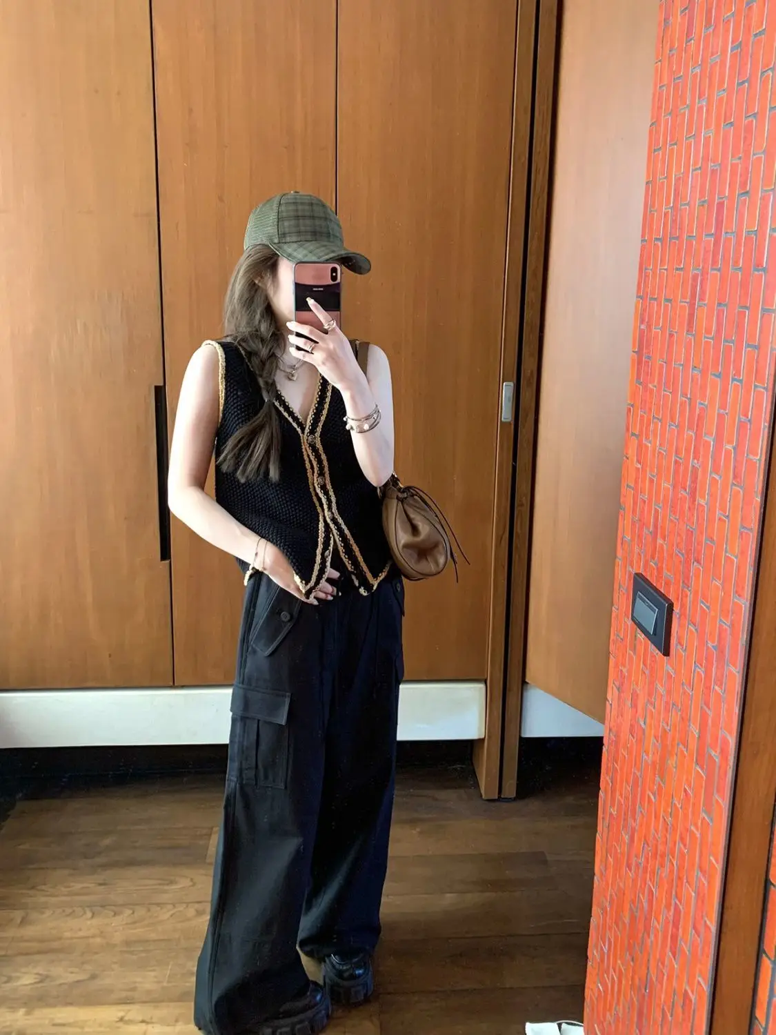 Женский трикотажный жилет Xiaoxiangfeng контрастных цветов с V-образным вырезом