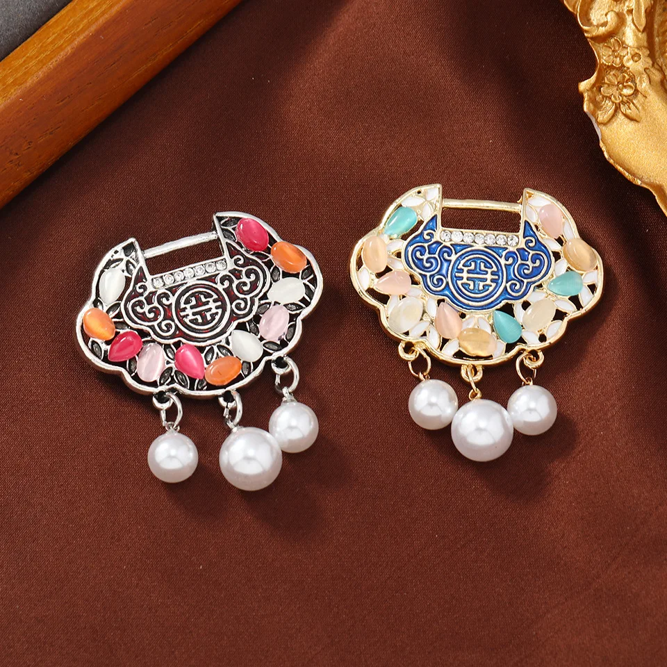 

Fashion Resin Stone Peace Lock Brooch Female Chinoiserie Shawl Tassel Pins Retro Pearl Pendant Corsage Banquet Jewelry Gift