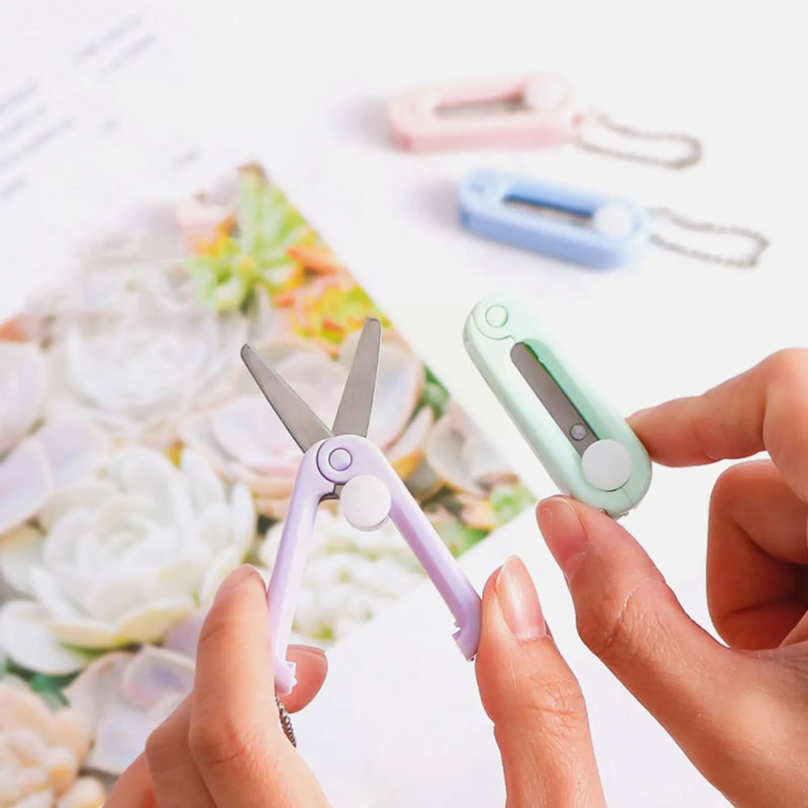 

Mini Portable Folding Scissors Simple Paper Cutting Office Art Supplies Tool Scissors Cute School Scissors Kids Stationery M9W7