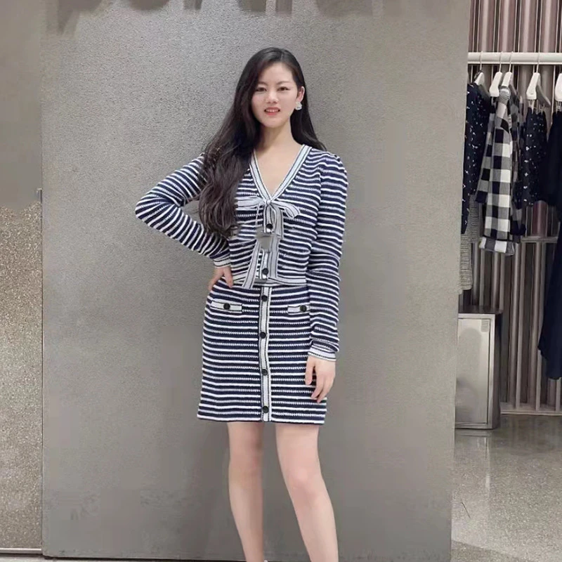 Женский трикотажный комплект из двух предметов полосатый облегающий кардиган с