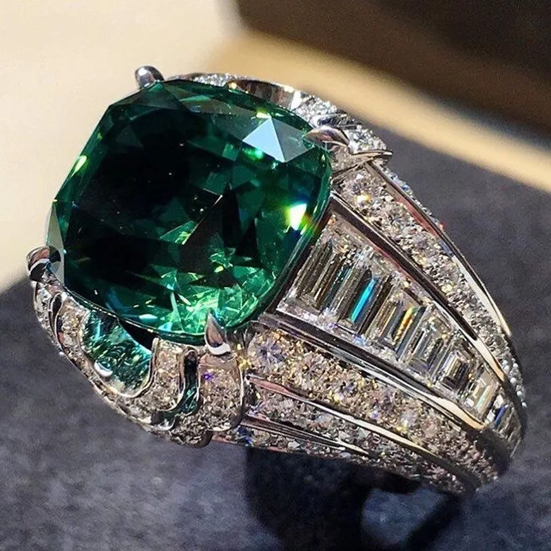 

Classic Temperament Emerald Ring European and American Micro-set Zircon Fashion Ladies Ring High-end Accessories for Banquets