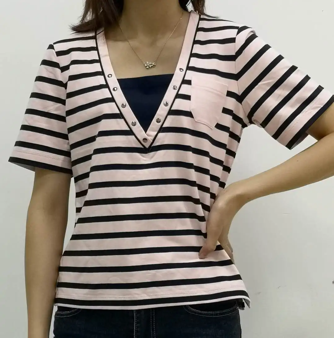 

Женская футболка оверсайз с V-образным вырезом, в розовую полоску